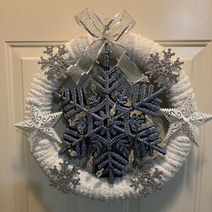 Large white Christmas wreath with center snowflake and lights!